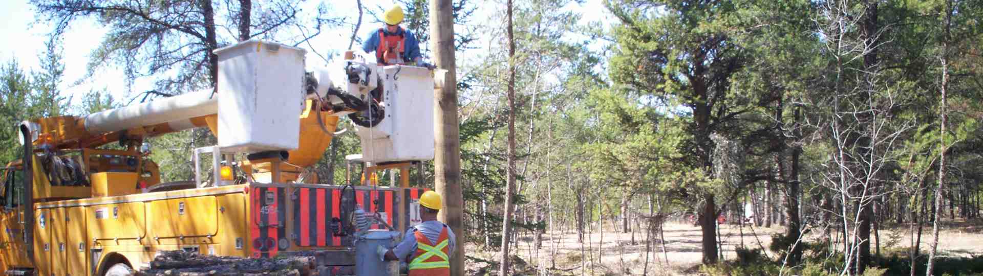 Hydro installs wires and a transformern ... 2011