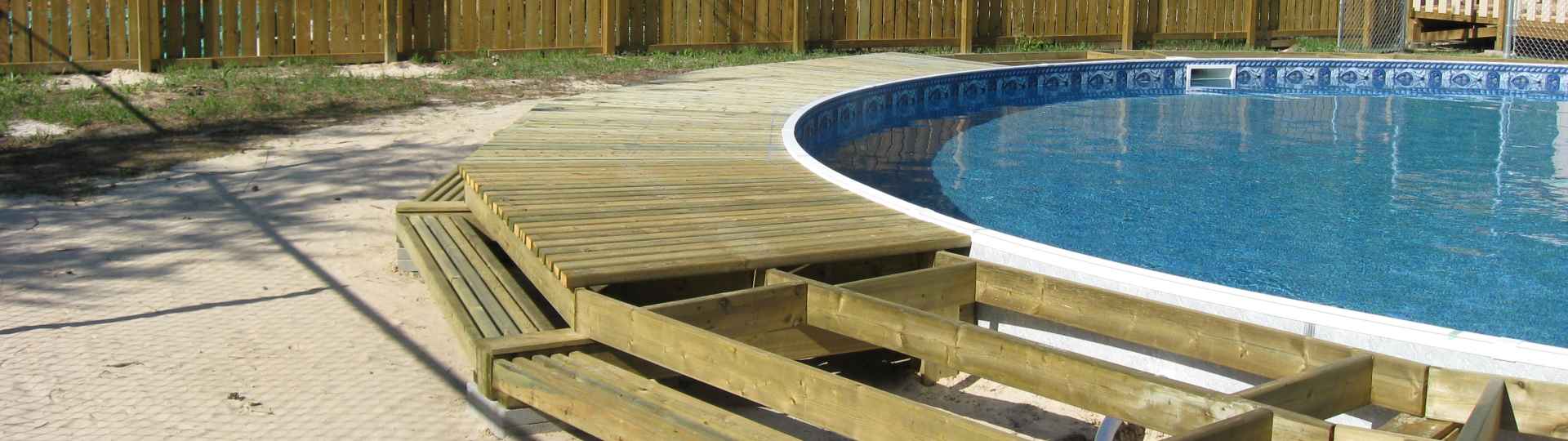 Building a splash deck for the pool ... 2012